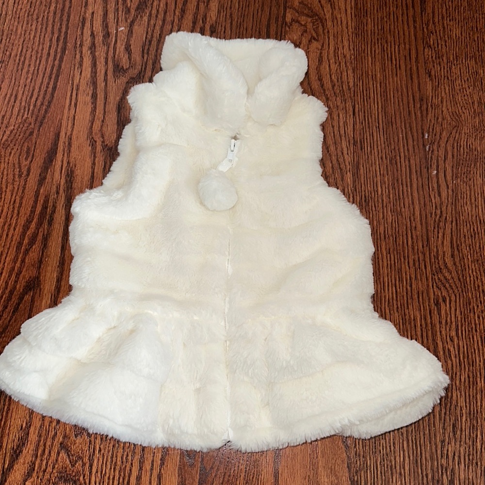 Mud Pie off-white faux fur vest with zipper - size 2T- 3T
